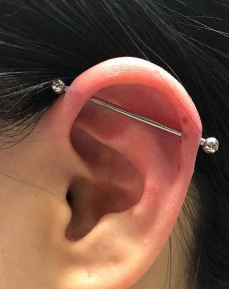 耳桥纹身图片_艺术穿刺纹身图案