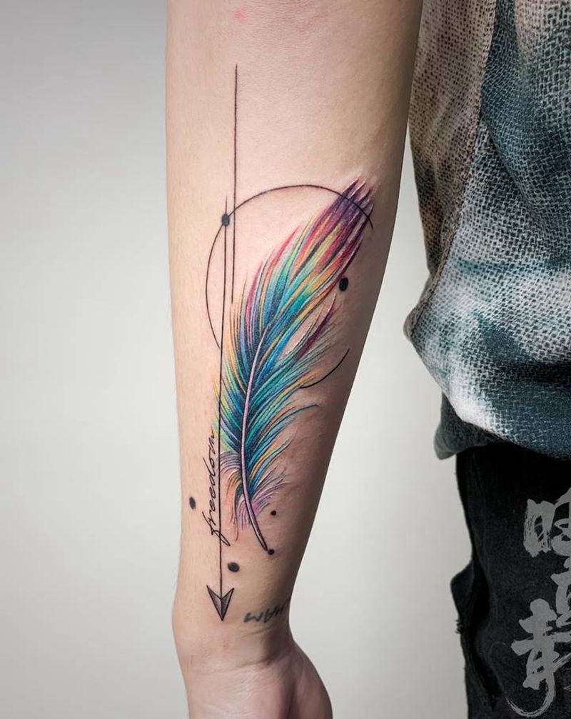 彩色羽毛纹身图片_手臂水彩水墨羽毛纹身图案