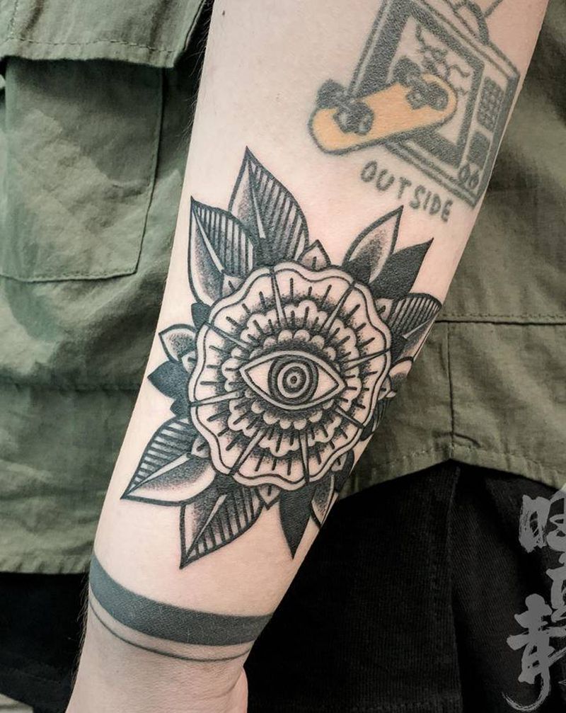 old school 曼陀罗纹身图片_手臂Old School点刺曼陀罗纹身图案