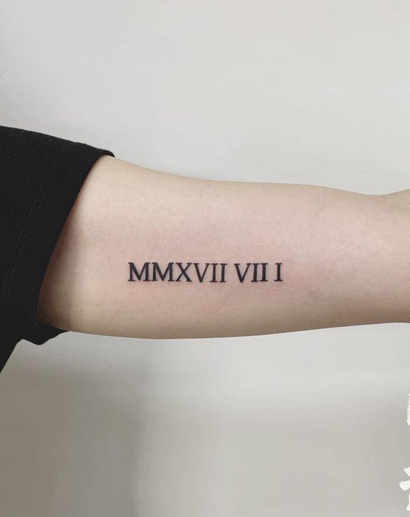 罗马数字纹身图片_手臂图腾花体字罗马数字纹身图案