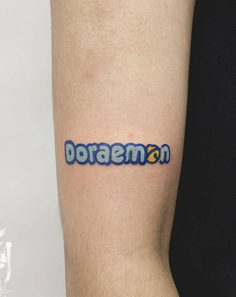 哆啦A梦纹身图片_手臂New School英文哆啦A梦纹身图案