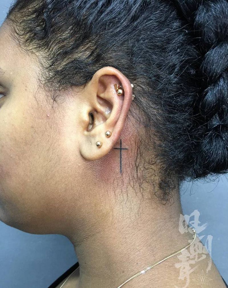 ✝️纹身图片_颈部几何纹身图案