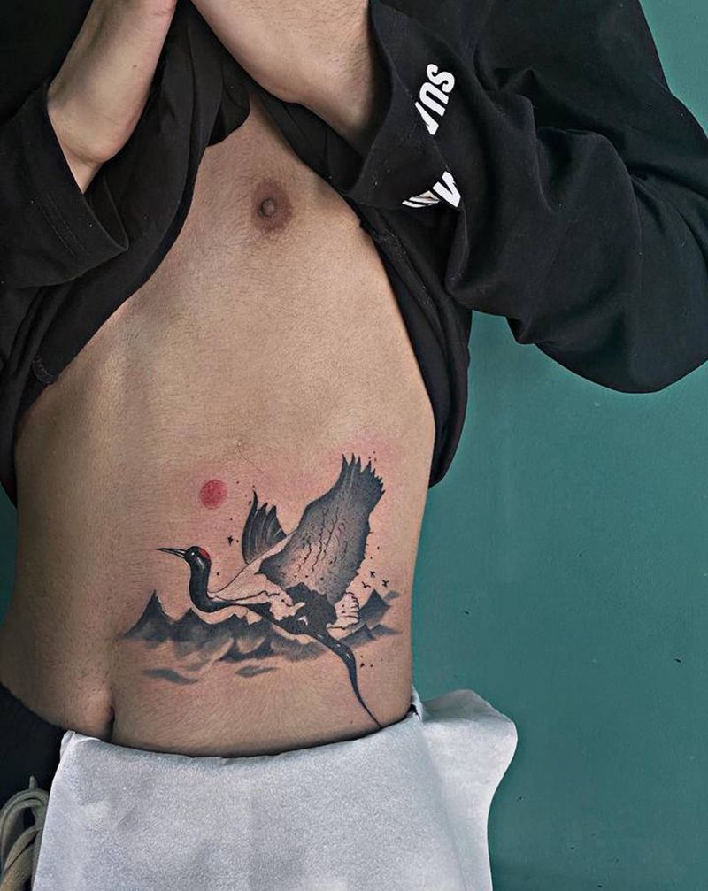 鹤遮盖纹身图片_腰部纹身图案