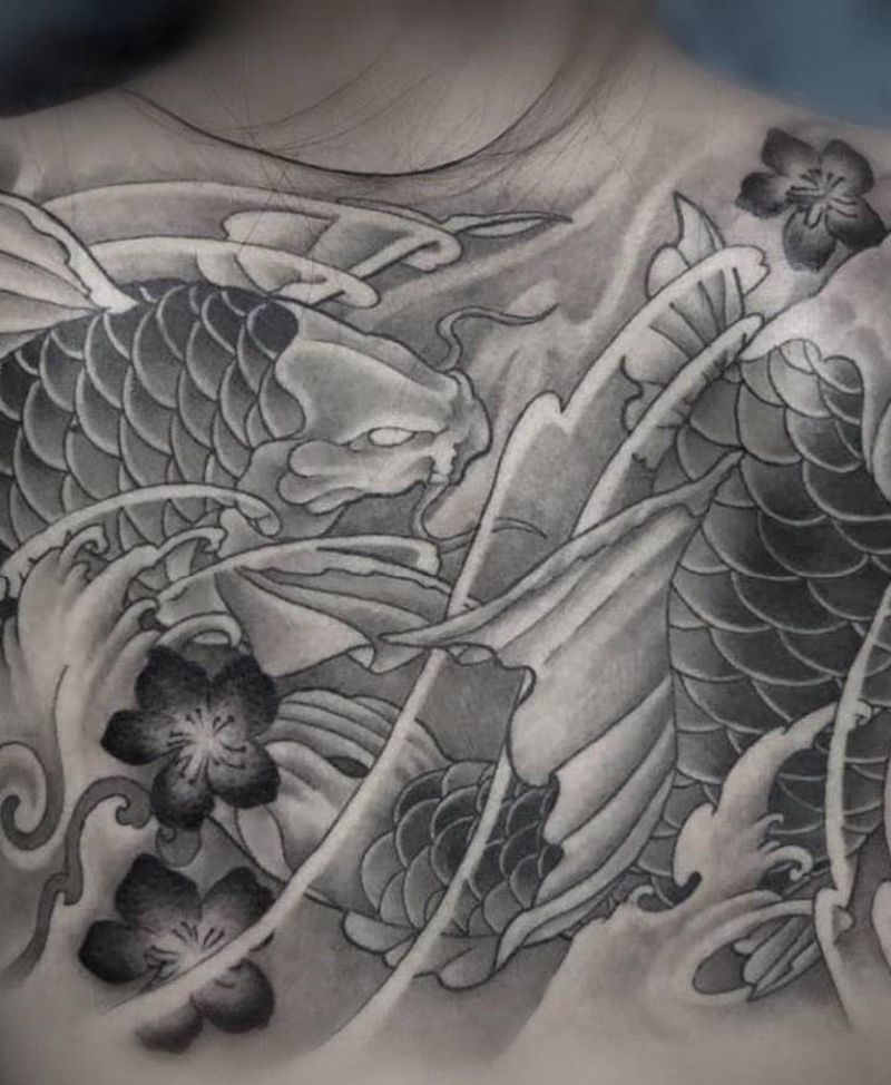 传统鱼纹身图片_背部老传统纹身图案