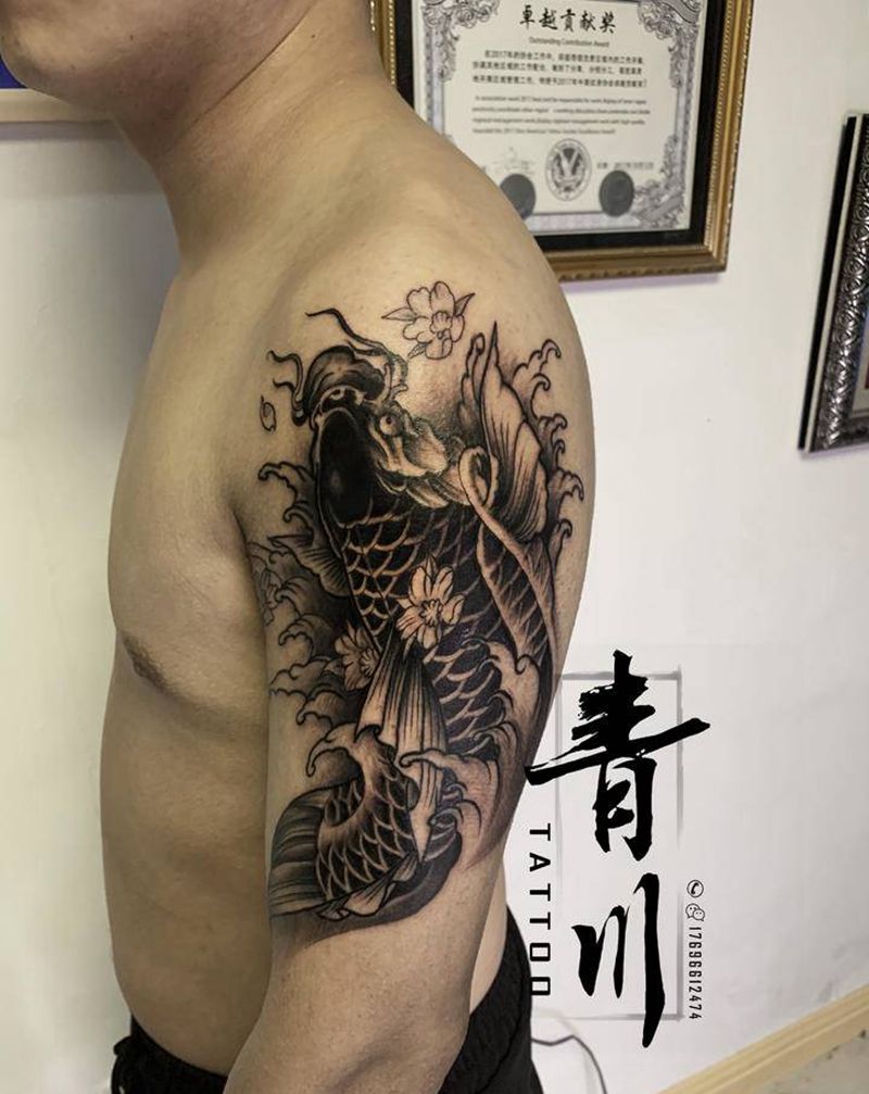 大臂鲤鱼纹身图片_手臂新传统老传统纹身图案