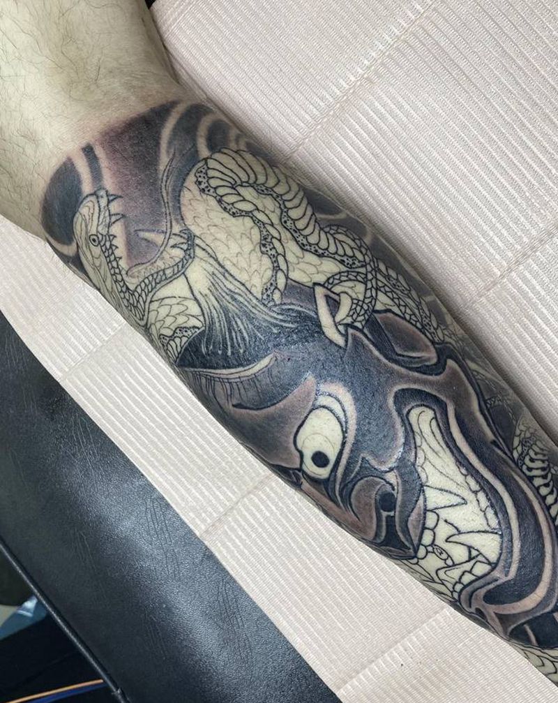 般若未完纹身图片_腿部纹身图案