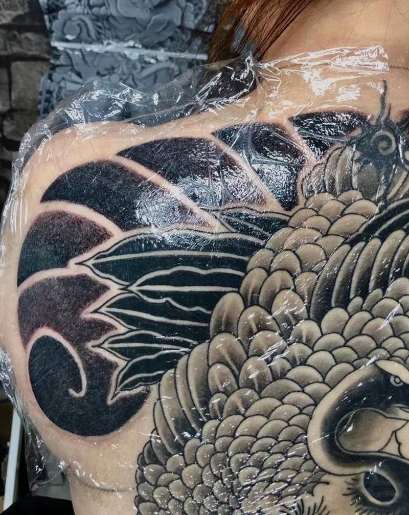 日式满背纹身图片_背部日式满背仙鹤纹身图案