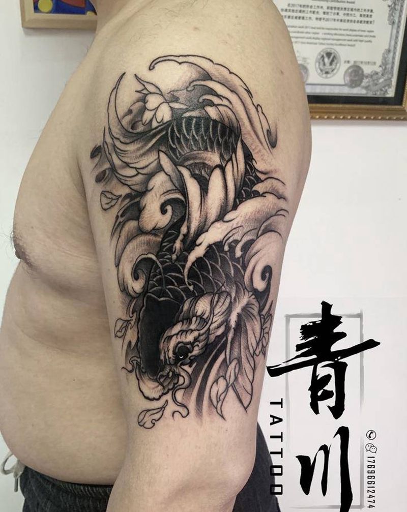 新传统大臂鲤鱼纹身图片_手臂老传统新传统纹身图案