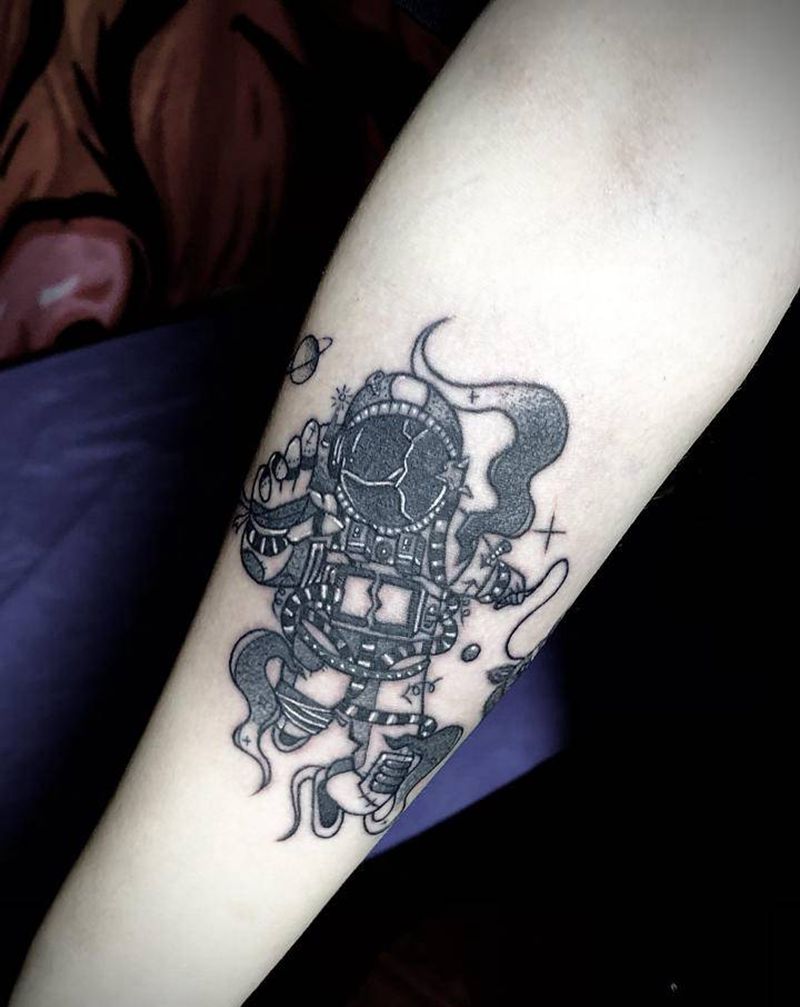 太空漫步纹身图片_手臂点刺欧美写实暗黑纹身图案