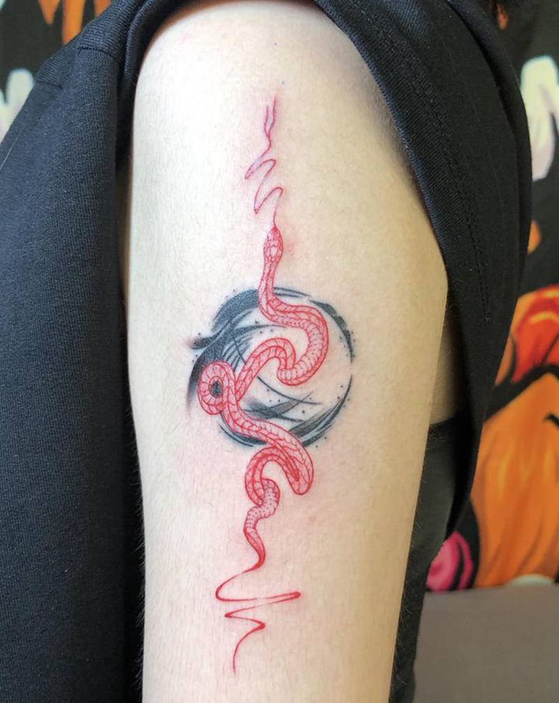 蛇纹身图片_手臂点刺水墨纹身图案