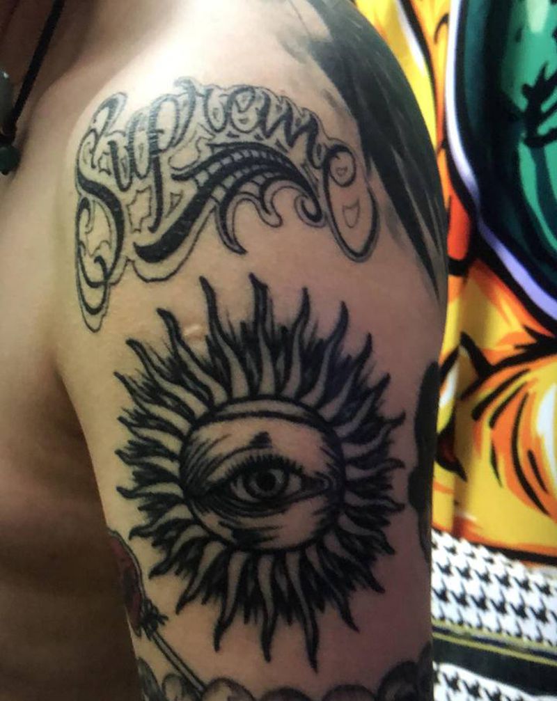 拯救不开心纹身图片_手臂肩部欧美写实纹身图案