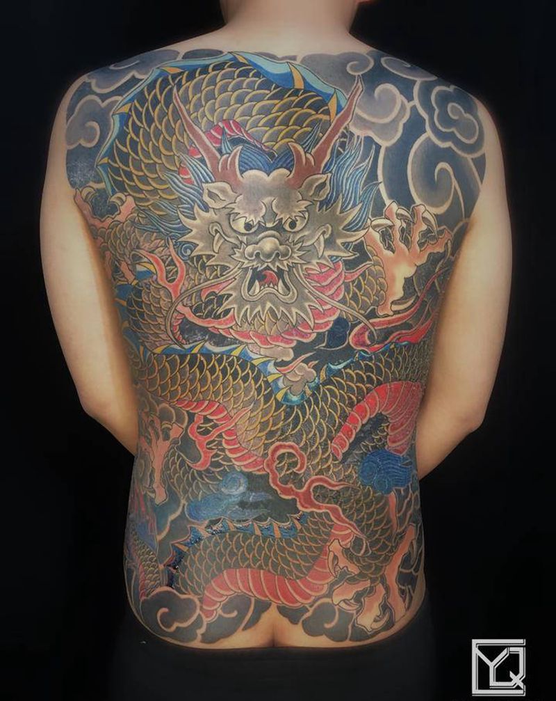 龙纹身图片_背部臀部老传统新传统龙日式老传统沈阳纹身图案