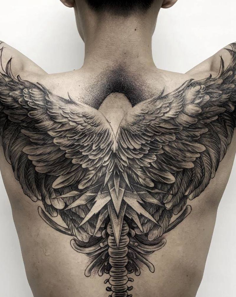 《翅膀》纹身图片_背部点刺纹身图案