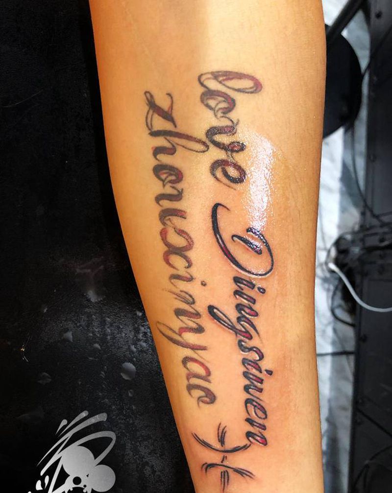 英文纹身图片_手臂几何英文字母纹身图案