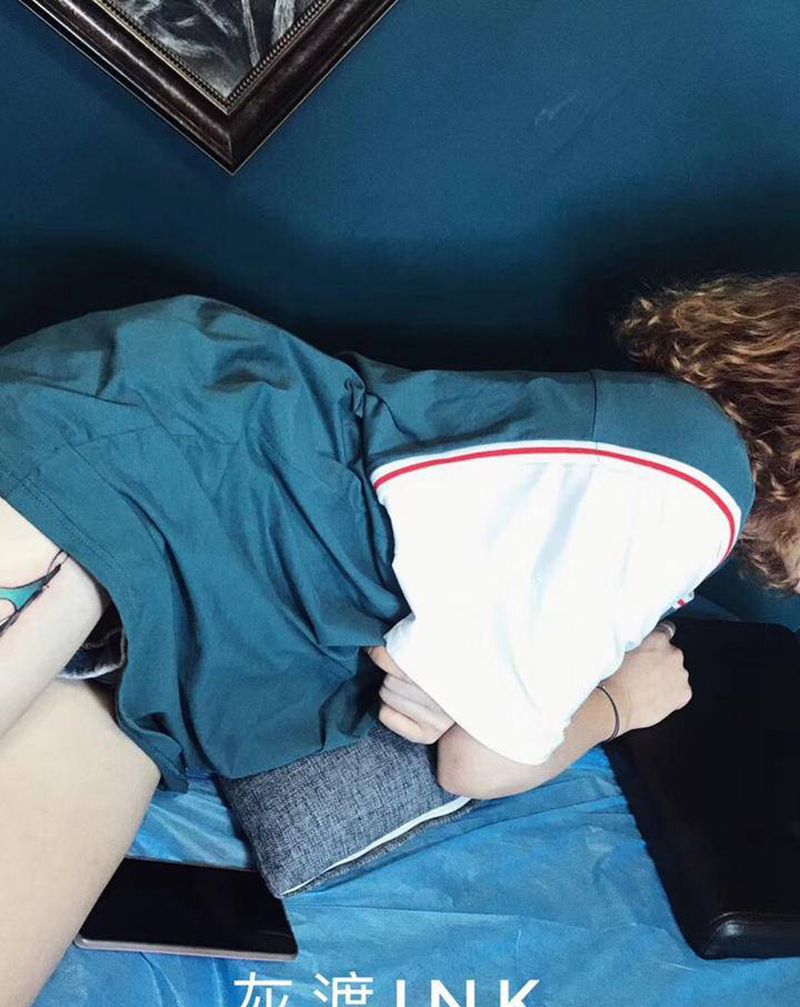 遮盖纹身图片_腿部水墨水彩纹身图案