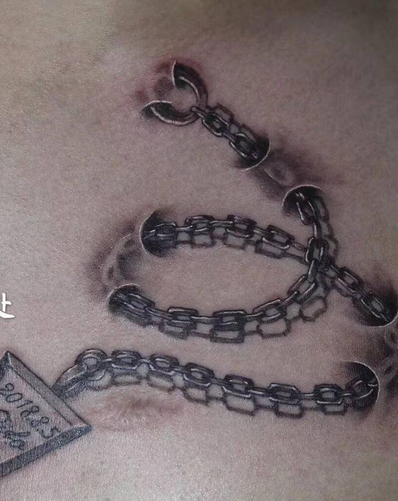 项链纹身图片_背部欧美写实纹身图案