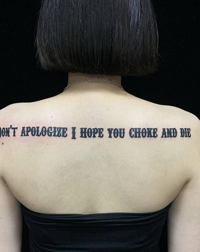 《英文》纹身图片_背部花体字纹身图案