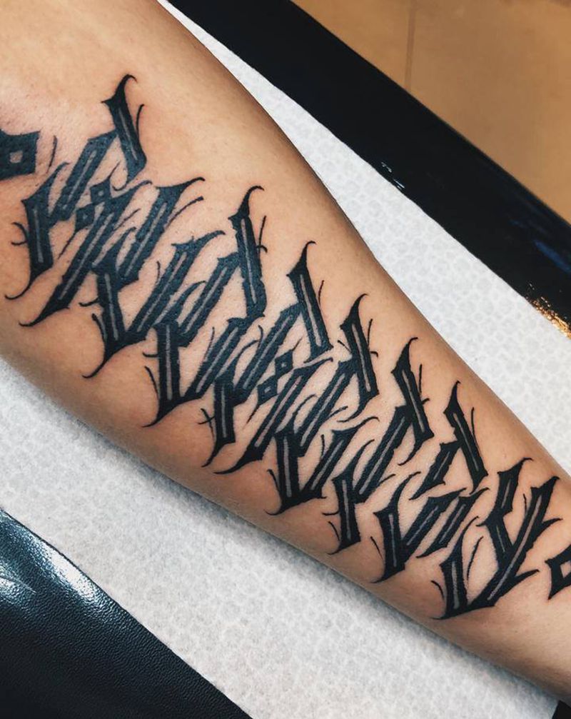 手臂花体字纹身图片_手臂腿部花体字纹身图案