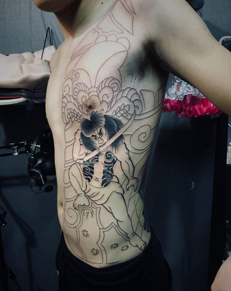 老传统线条纹身图片_胸部老传统开衫纹身图案