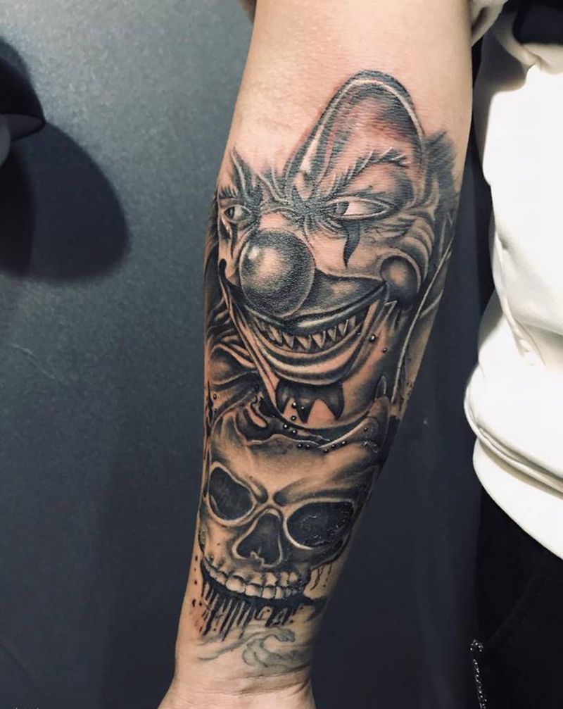 小丑纹身图片_手臂欧美写实小丑纹身图案