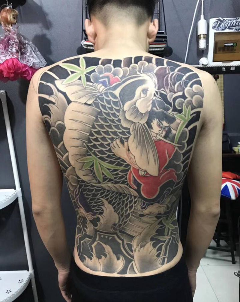 老传统纹身图片_背部老传统纹身图案