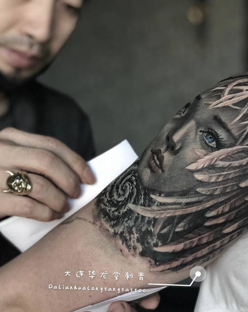 大连华龙堂刺青纹身图片_肩部欧美写实修改覆盖纹身图案