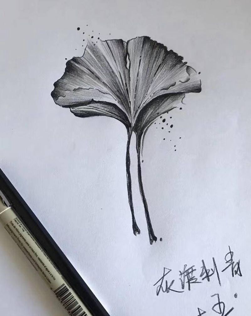 银杏叶纹身图片_手臂脚部纹身图案