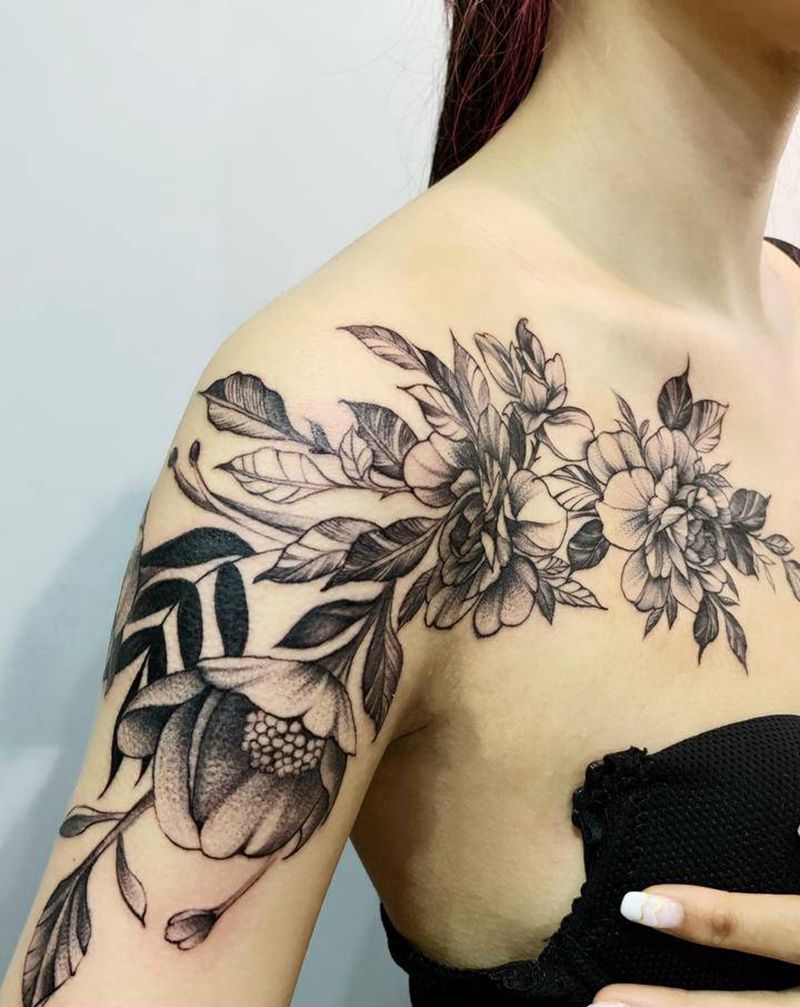 全手绘《素花》纹身图片_肩部胸部点刺纹身图案