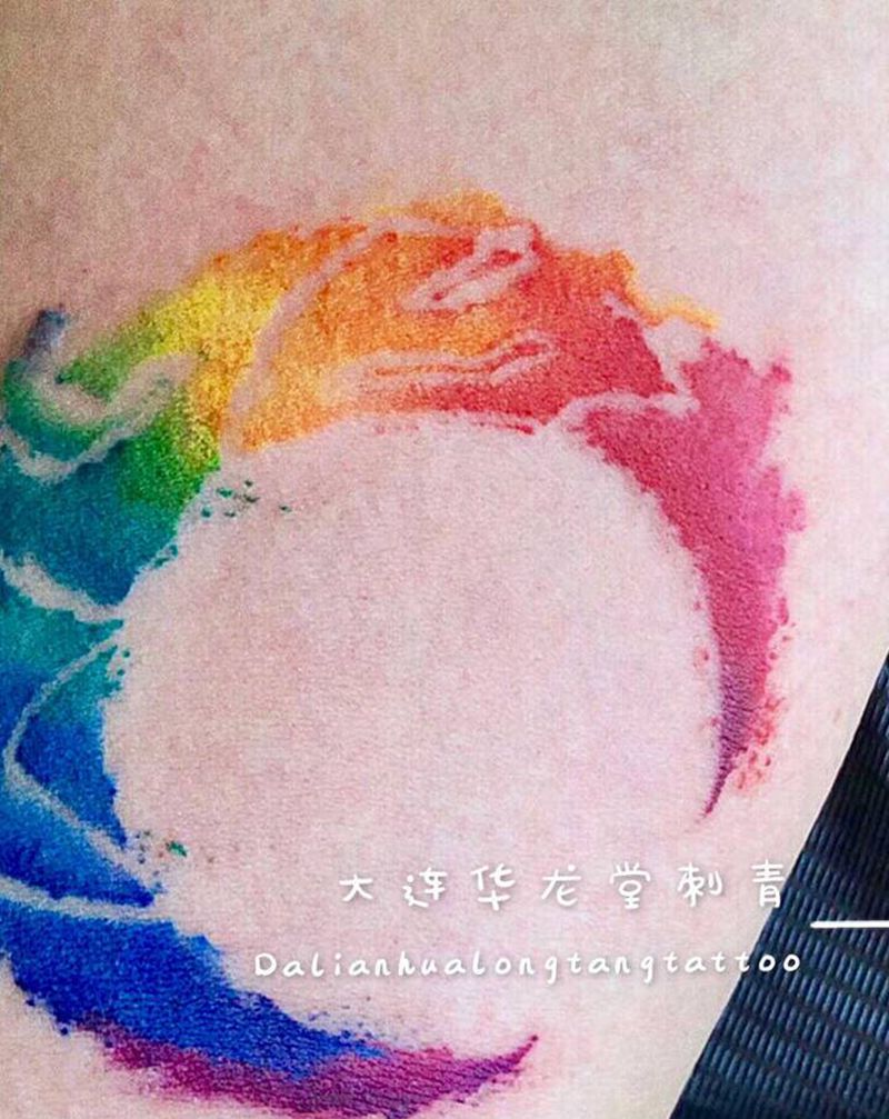 手绘设计泼墨月亮纹身图片_手臂水彩New School纹身图案