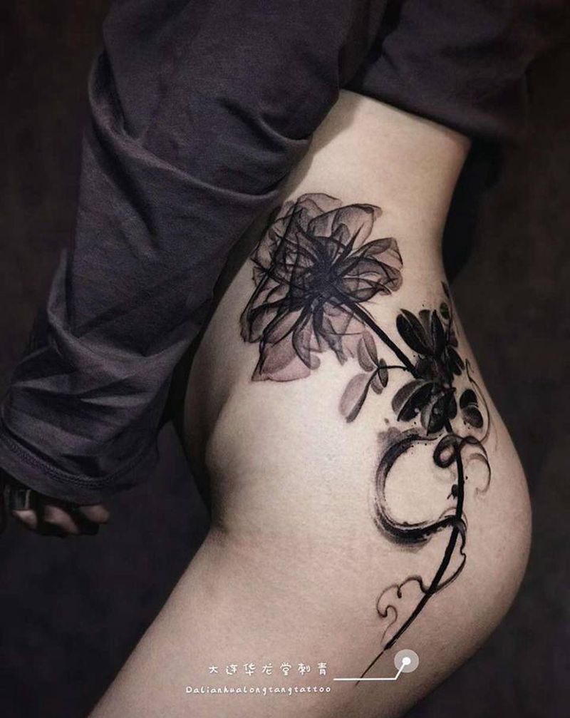 伤疤遮盖纹身图片_臀部水墨新传统遮盖纹身图案