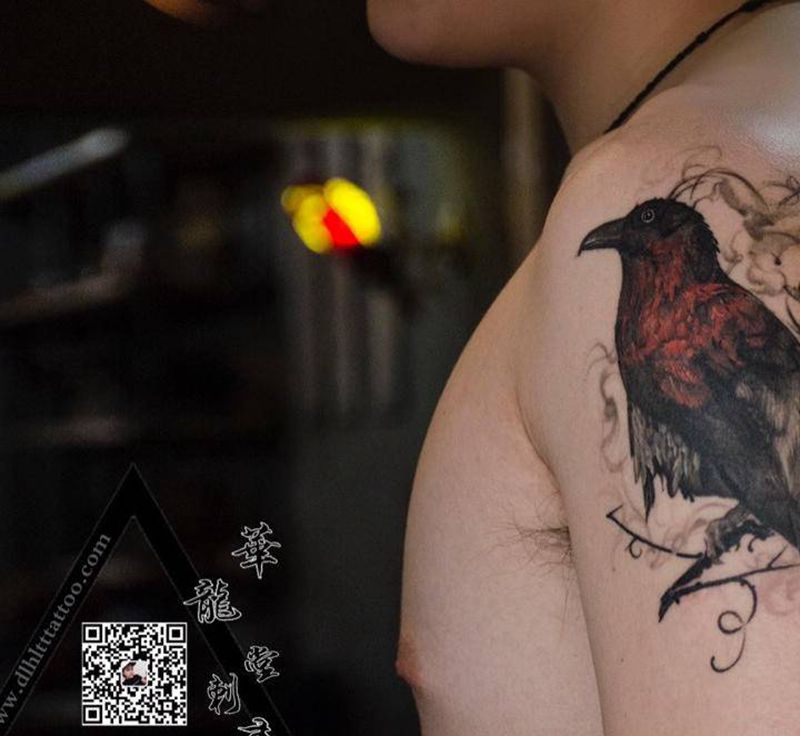 乌鸦纹身图片_手臂肩部欧美写实水墨纹身图案