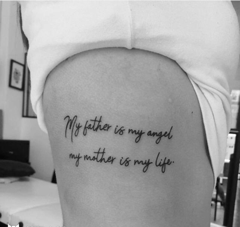 英文纹身图片_腰部英文字母侧腰单针纹身图案