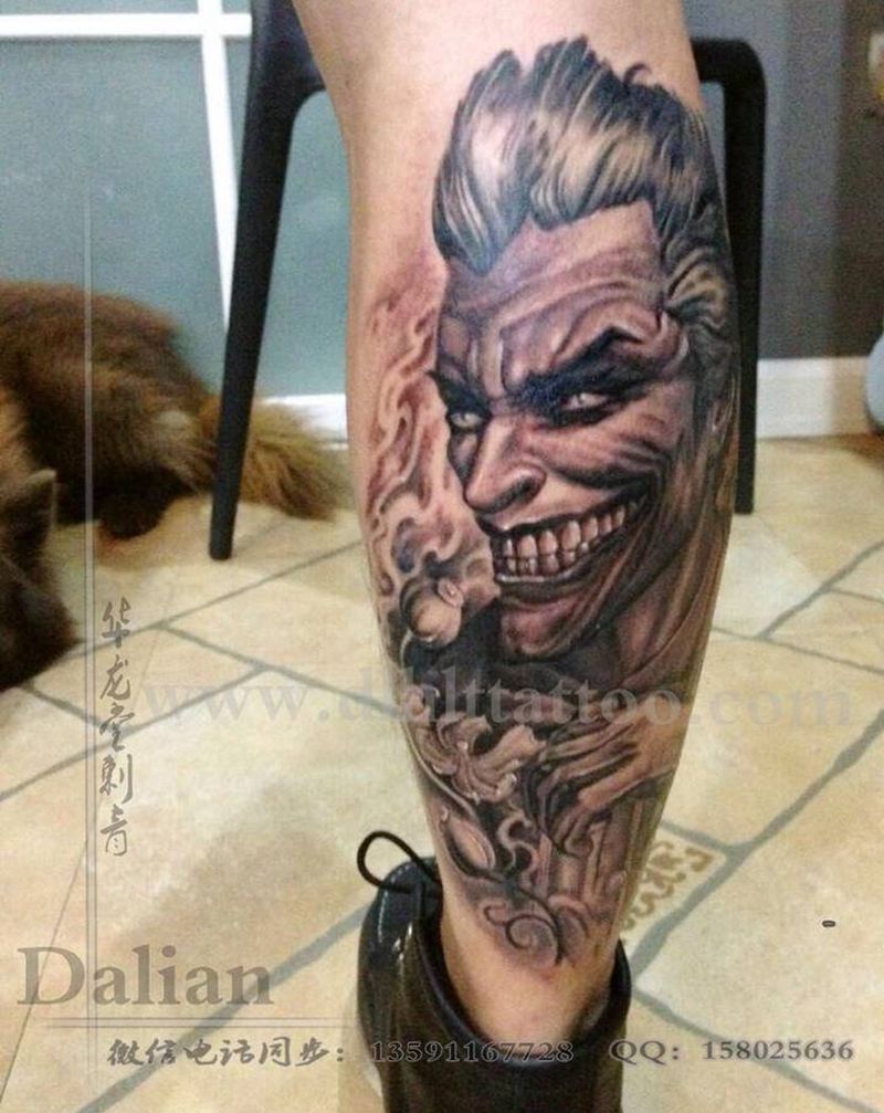 小丑纹身图片_脚部腿部欧美写实新传统纹身图案