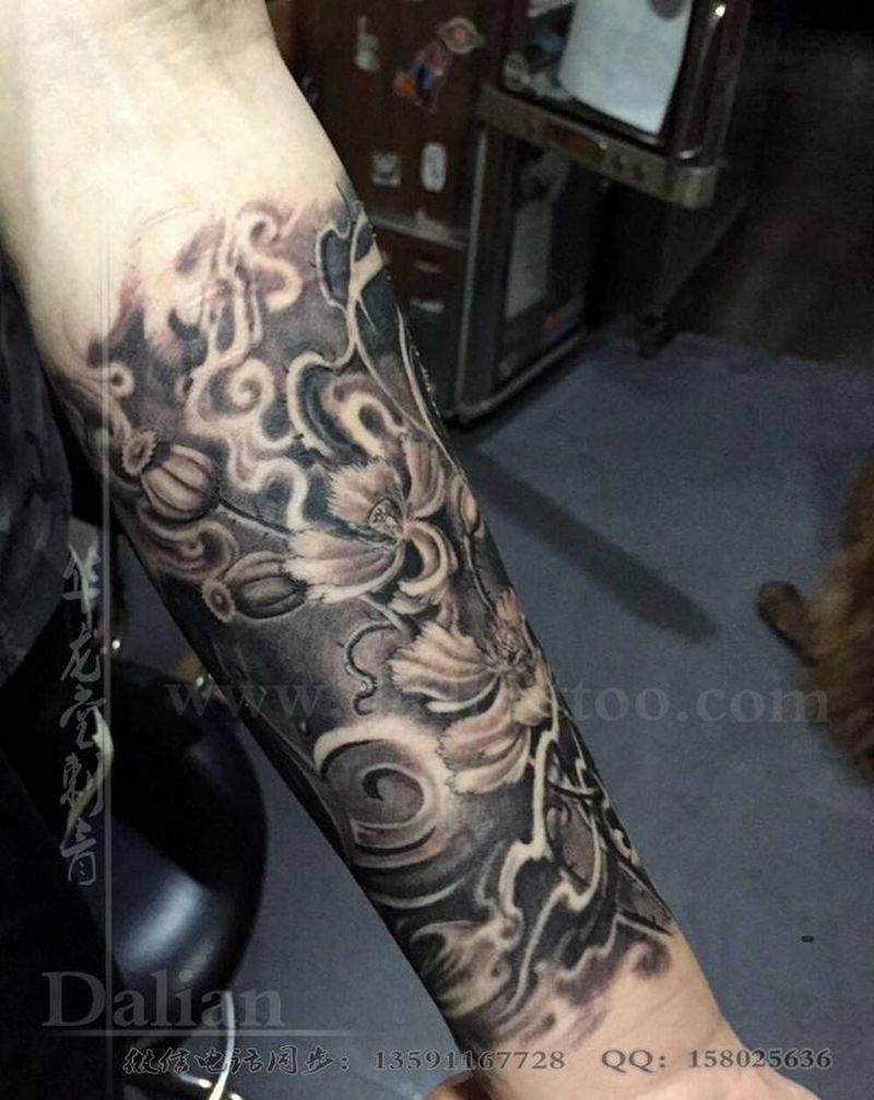 花纹身图片_手臂欧美写实新传统纹身图案