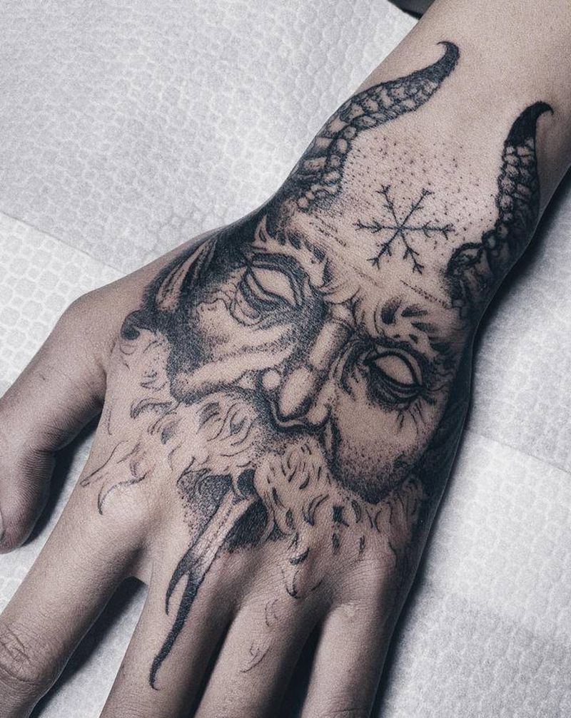 小满背纹身图片_手部手臂欧美写实点刺纹身图案