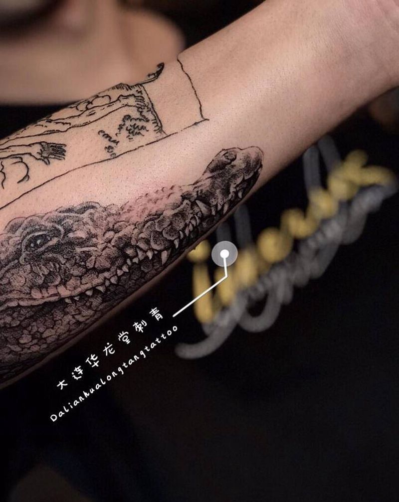 鳄鱼纹身图片_手臂手部点刺欧美写实纹身图案