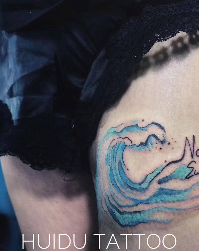 水浪纹身图片_腿部纹身图案