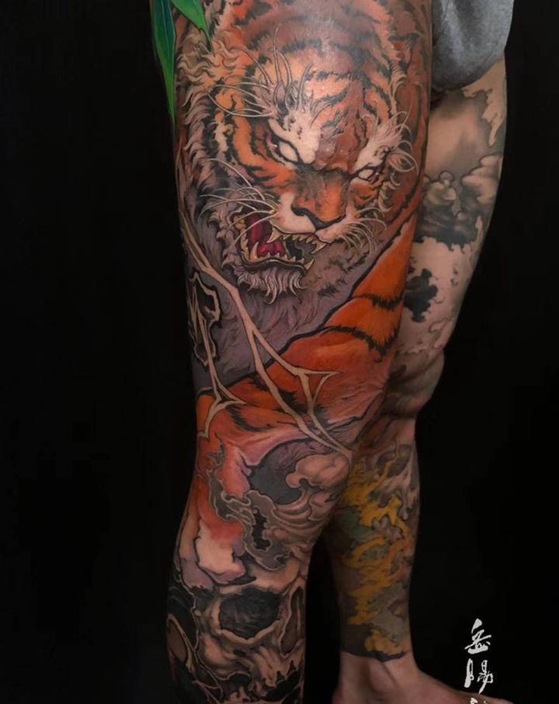 虎腿纹身图片_腿部新传统纹身图案