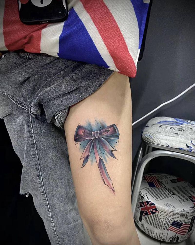 水彩蝴蝶结纹身图片_腿部水彩新传统蝴蝶结水彩小腿纹身图案