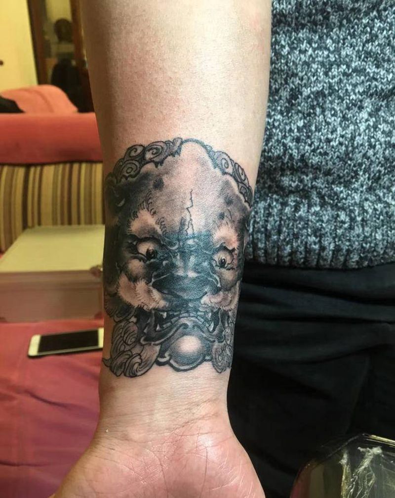 一个曾经的遮盖纹身图片_手部手臂新传统唐狮纹身图案