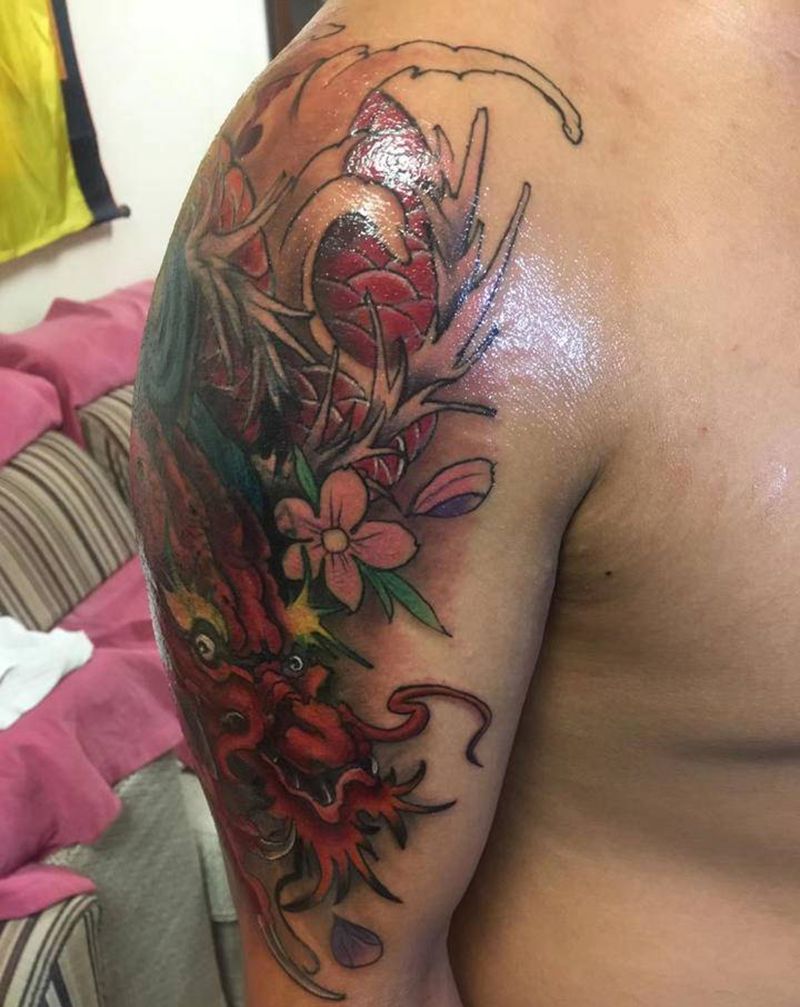 大龙遮盖小龙纹身图片_手臂新传统龙纹身图案