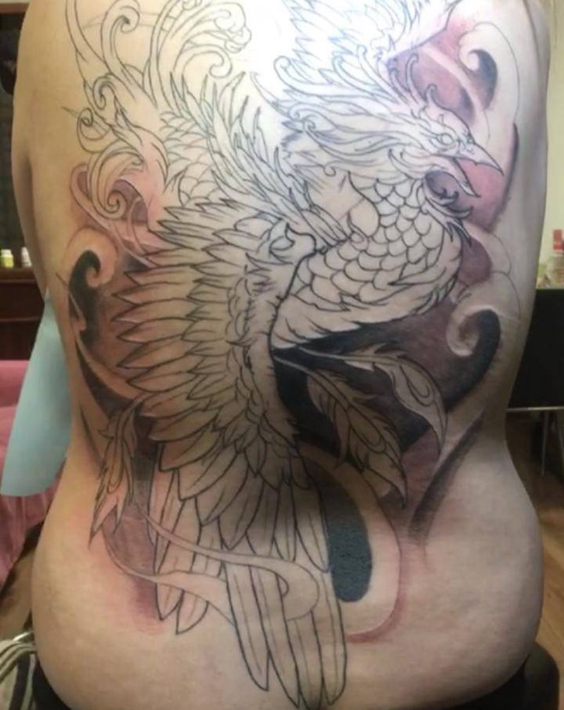 满背凤凰纹身图片_背部新传统老传统凤凰纹身图案