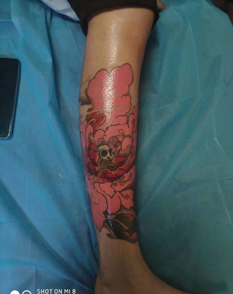 牡丹遮盖旧纹身纹身图片_腿部新传统牡丹纹身图案