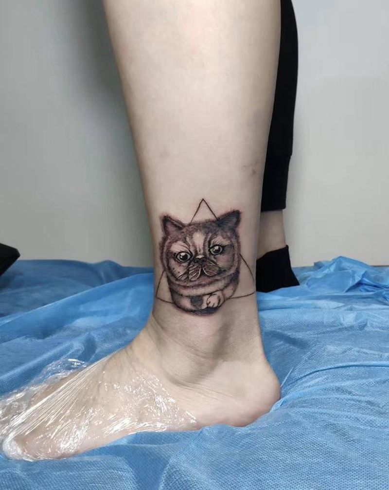 猫纹身图片_腿部欧美写实猫纹身图案