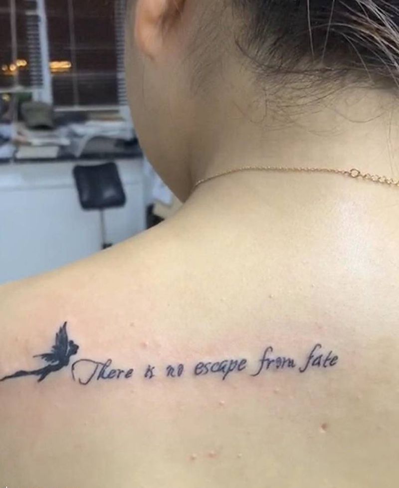 小清新纹身图片_肩部几何英文纹身图案