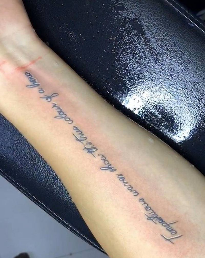 英文纹身图片_手部几何英文纹身图案