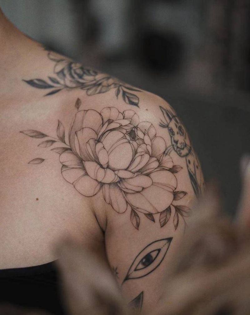 《赏》纹身图片_肩部点刺纹身图案