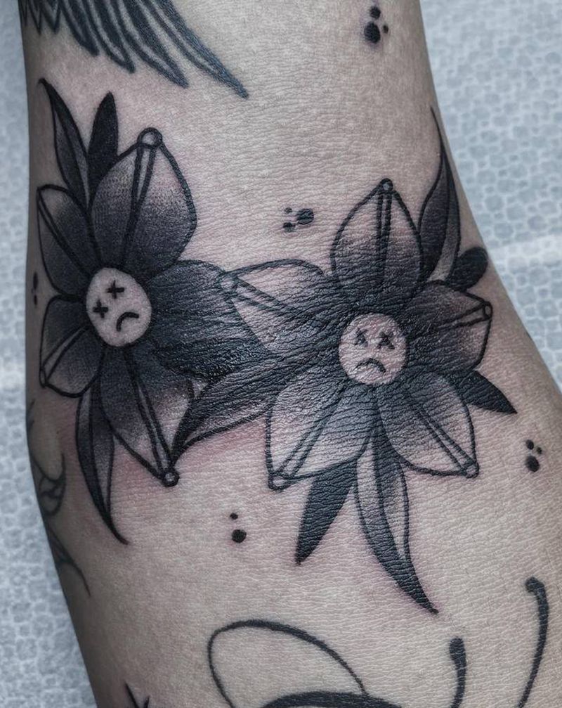 原创os委屈花纹身图片_腿部手臂Old School老传统纹身图案