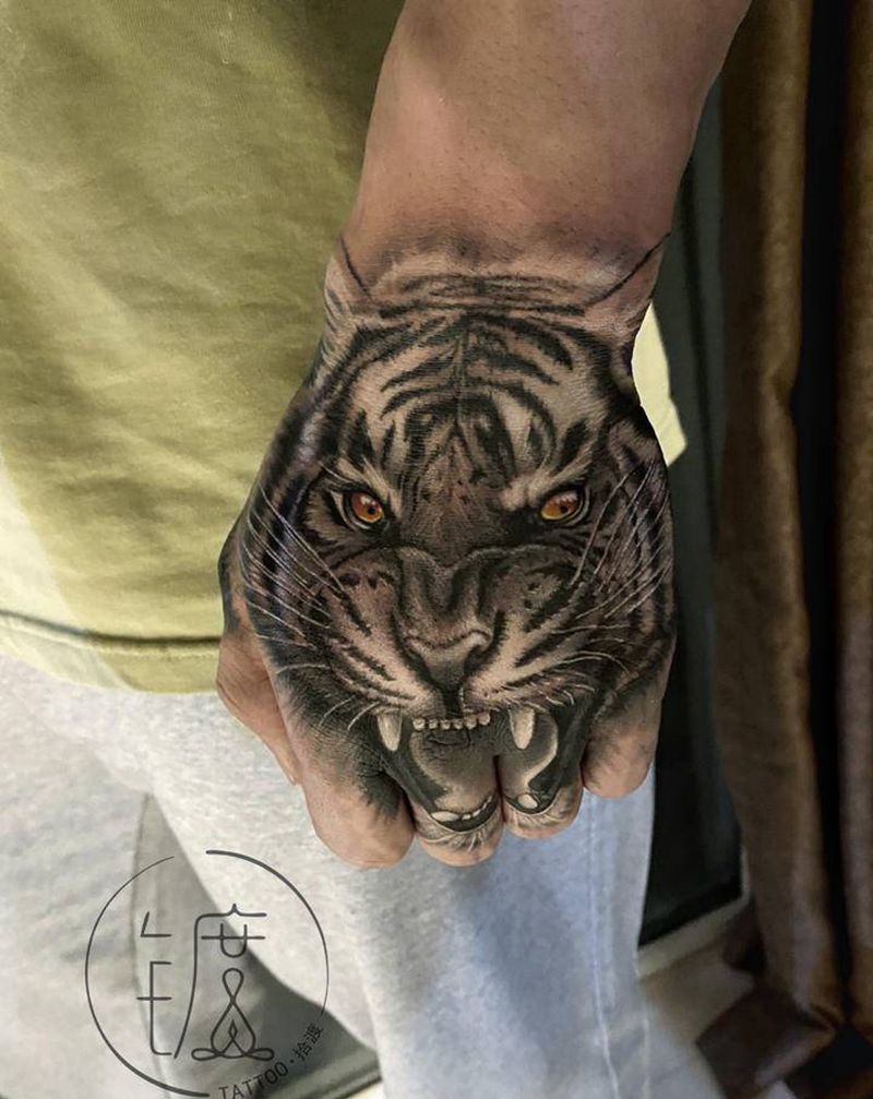 by拾渡纹身图片_手部欧美写实纹身图案