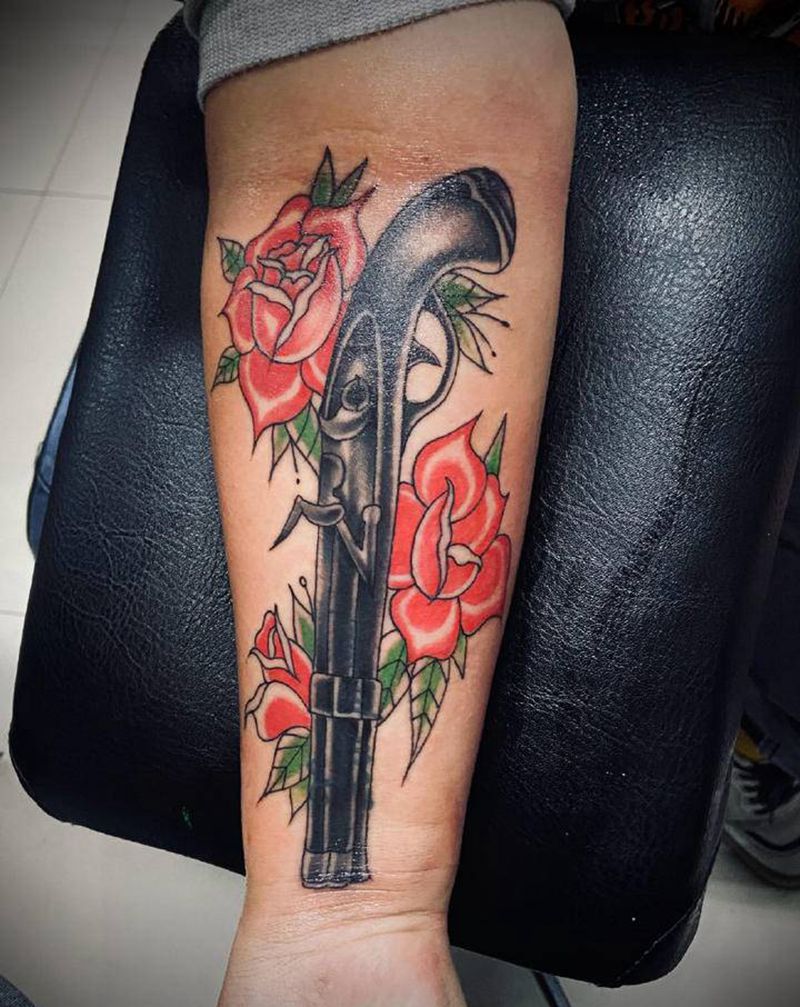 遮盖纹身纹身图片_手臂Old SchoolNew School枪遮盖花纹身图案